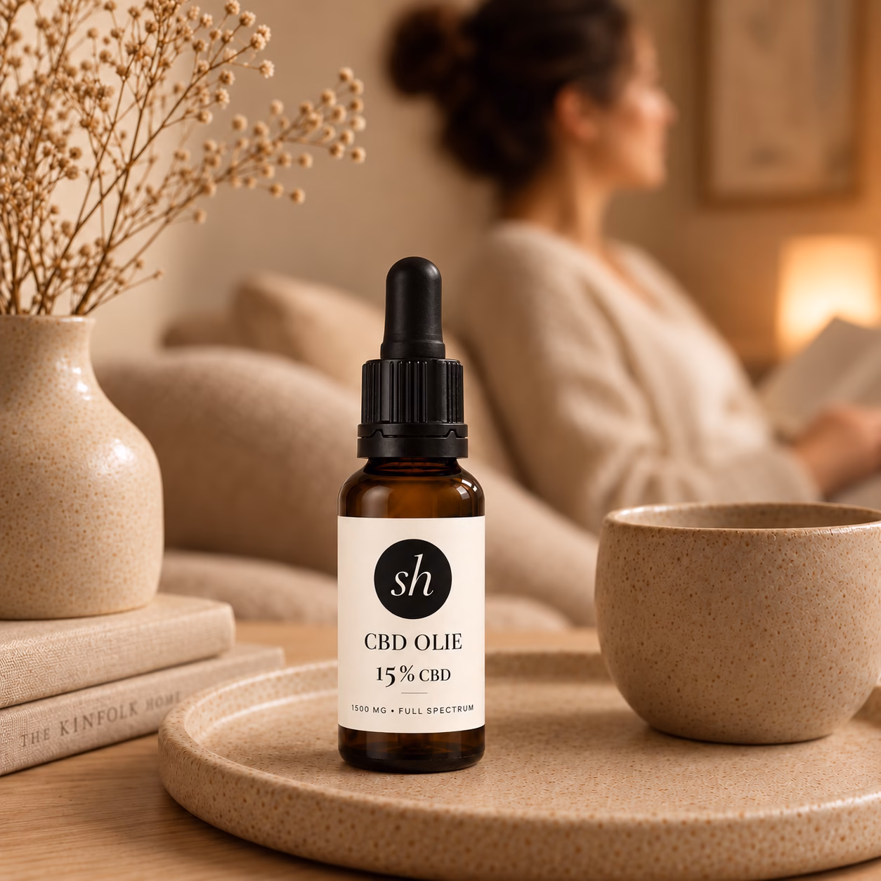 CBD olie 15% full spectrum op salontafel