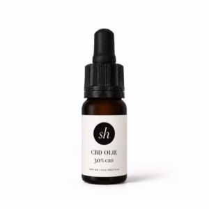 Bruin glazen pipetflesje met 30% CBD olie en een wit etiket op een schone achtergrond